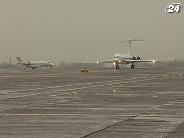 Підсумки тижня: Рейси "Аеросвіту" більше тижня заблоковані