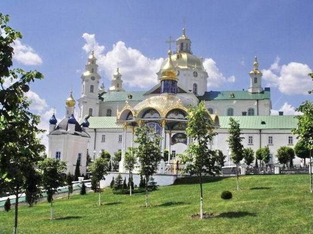 Тернопольский депутат уверяет, что ПР хочет приватизировать Почаевскую лавру