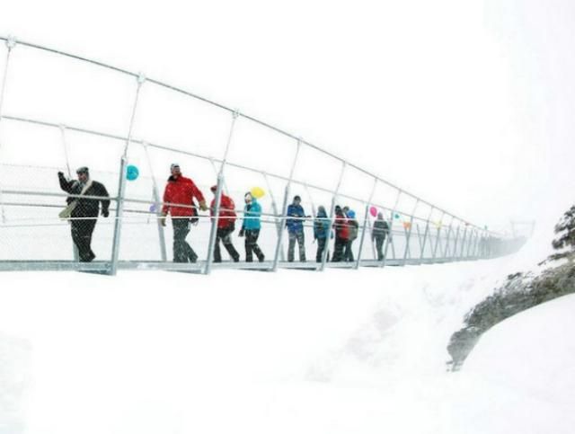 Самый высокий подвесной мост в мире (Фото)