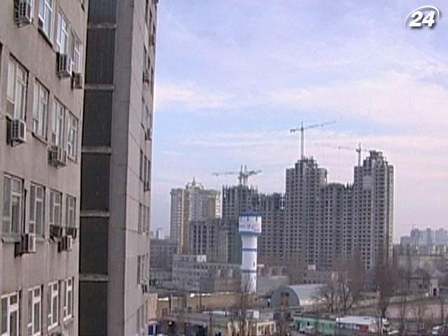Азаров: Будівництво у Києві не заморозять Азаров: Будівництво у Києві не заморозять