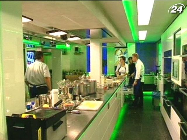 Найсучаснішими кухнями можна керувати з допомогою голосу та сенсорних екранів Найсучаснішими кухнями можна керувати з допомогою голосу та сенсорних екранів