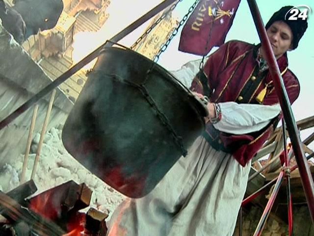 У Львові козаки частували особливим кулішем, ковалі кували монети У Львові козаки частували особливим кулішем, ковалі кували монети