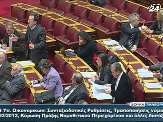 Греческие парламентарии осудили обстрел офиса правящей партии