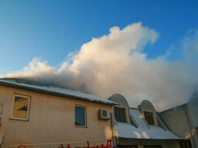 У Тернопільській області в атосалоні "Skoda" виникла пожежа У Тернопільській області в атосалоні "Skoda" виникла пожежа