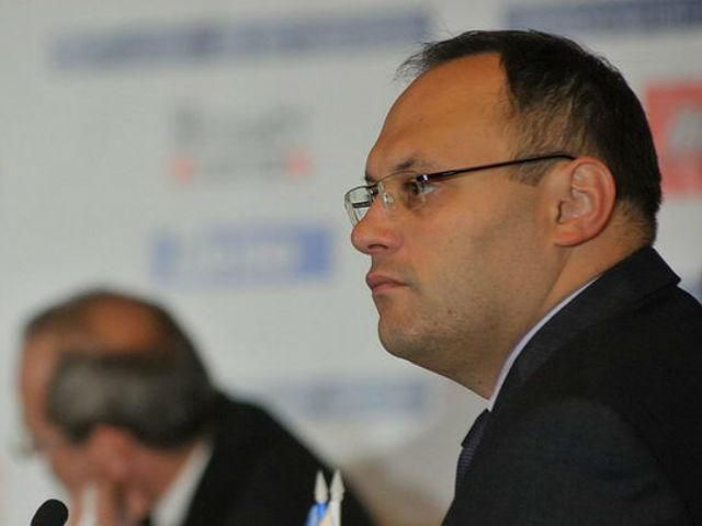 Каськів каже, що Януковичу пропонують оголосити йому догану Каськів каже, що Януковичу пропонують оголосити йому догану