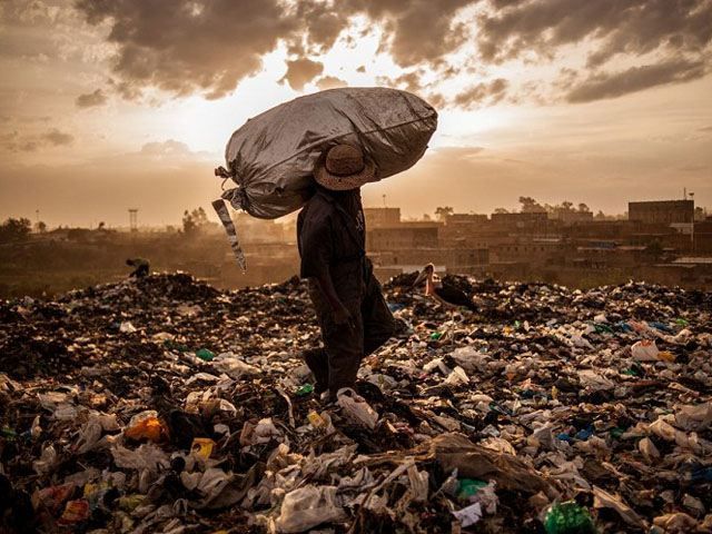 Нелюдська робота збирачів сміття у Кенії (Фото)