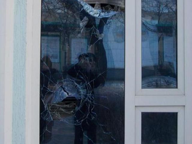 В Крыму в здании коммунистов побили окна, в КПУ уверены - это месть за их защиту народа