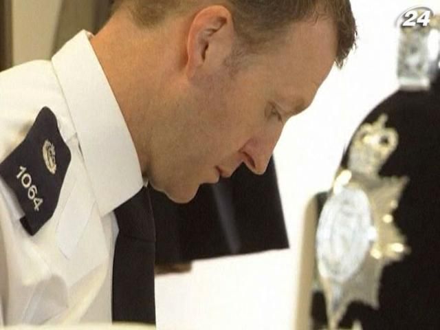 Британским полицейским урезают зарплату Британским полицейским урезают зарплату