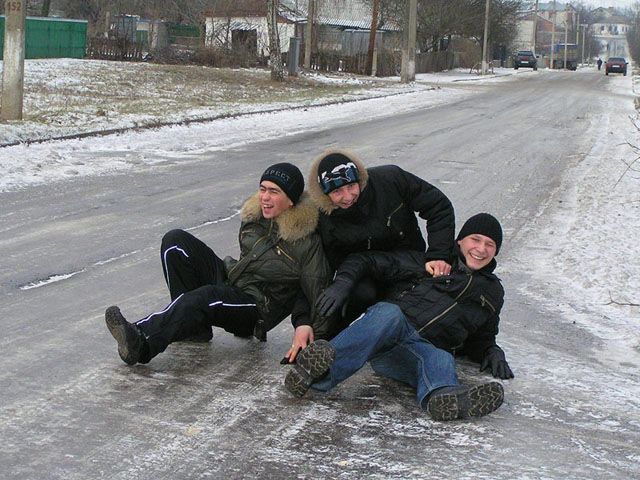 Из-за гололеда в столице за один день травмировались почти 160 человек