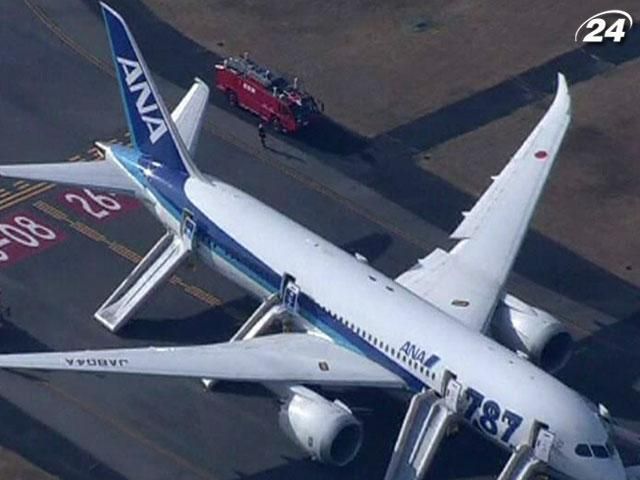 Япония приостанавливает полеты самолетов Boeing 787 Dreamliner Япония приостанавливает полеты самолетов Boeing 787 Dreamliner