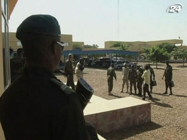 Аль-Каида захватила в заложники 40 рабочих завода British Petroleum Аль-Каида захватила в заложники 40 рабочих завода British Petroleum