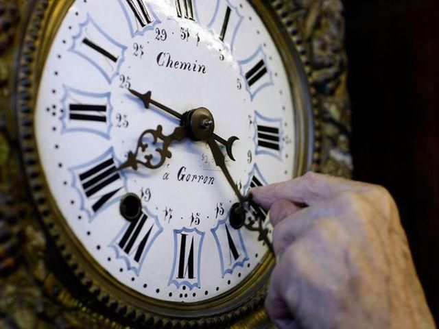 Україні знову пропонують відмовитись переводити годинники
