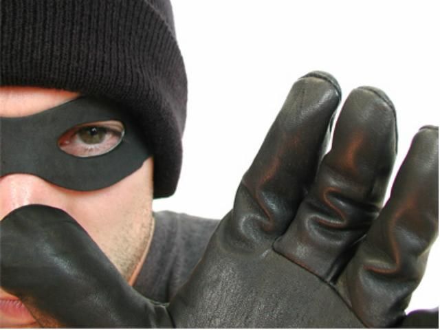 На Донетчине двое неизвестных ограбили ломбард На Донетчине двое неизвестных ограбили ломбард