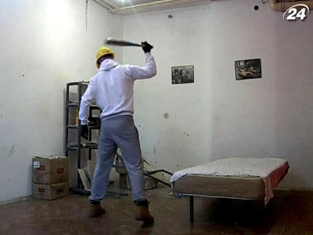 В комнате гнева в Сербии можно крушить все В комнате гнева в Сербии можно крушить все