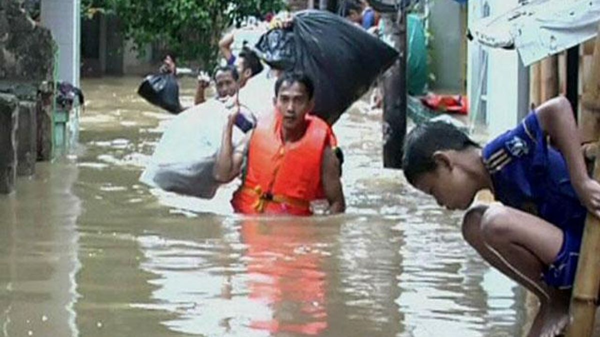 Столицу Индонезии охватили наводнения: есть погибшие
