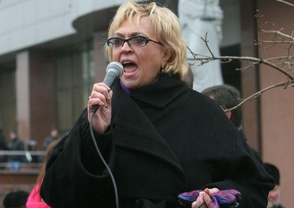 Представительницы "Батькивщины" продолжают протестовать с Тимошенко