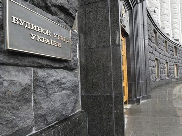 Політолог: Влада робить реформи під конкретних людей Політолог: Влада робить реформи під конкретних людей