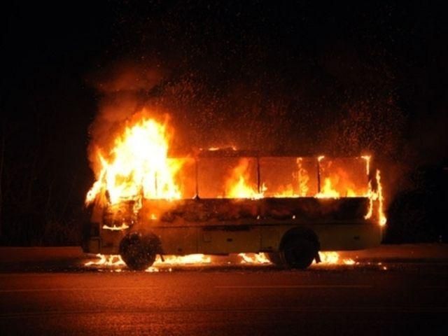 У Кривому Розі загорілася маршрутка із 25 пасажирами У Кривому Розі загорілася маршрутка із 25 пасажирами