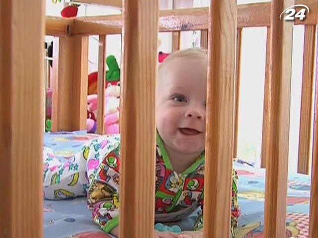 В 2012 иностранцы усыновили 800 детей-сирот из Украины В 2012 иностранцы усыновили 800 детей-сирот из Украины