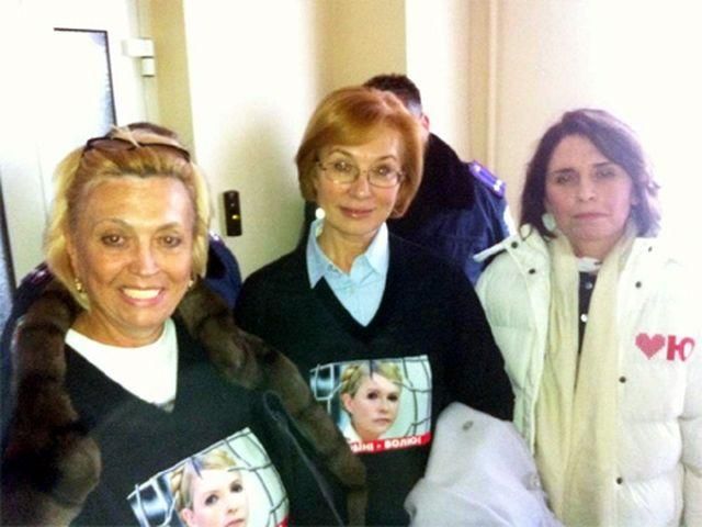 Тюремники Тимошенко кажуть, що виштовхали депутаток за рішенням суду 