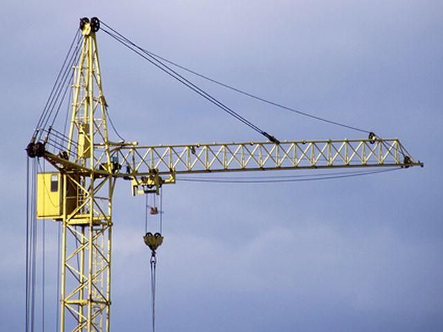 В Киеве строительный кран убил двух человек В Киеве строительный кран убил двух человек