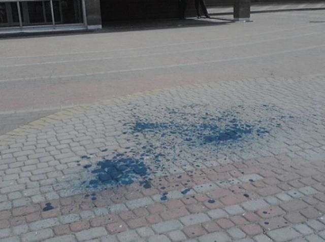 У Харкові від зеленки потерпають не лише бютівці, але й їхні машини У Харкові від зеленки потерпають не лише бютівці, але й їхні машини