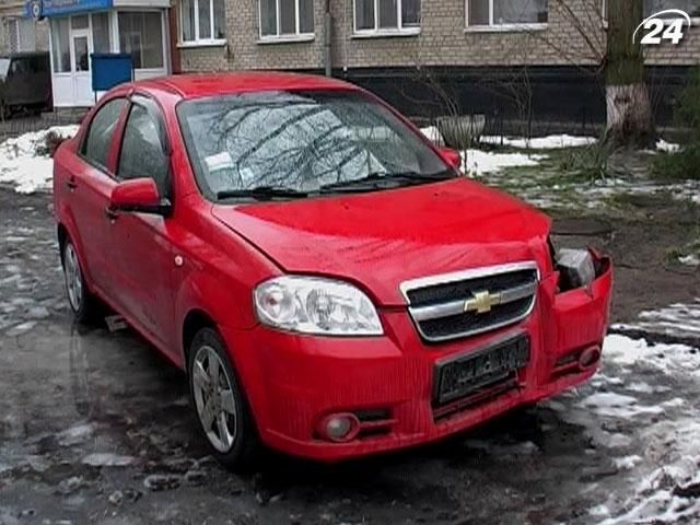 У Запоріжжі через власну неуважність у жінки вкрали автомобіль