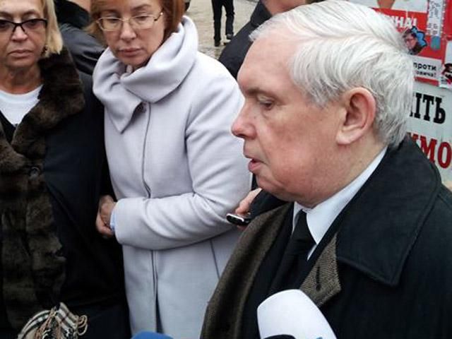 Головний лікар: З Тимошенко все гаразд, вона ні на що не скаржиться Головний лікар: З Тимошенко все гаразд, вона ні на що не скаржиться