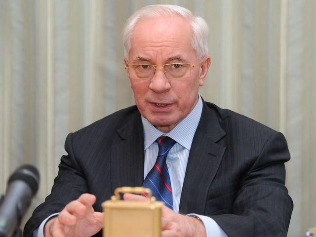 Азаров обіцяє, що уряд займеться активізацією української промисловості Азаров обіцяє, що уряд займеться активізацією української промисловості