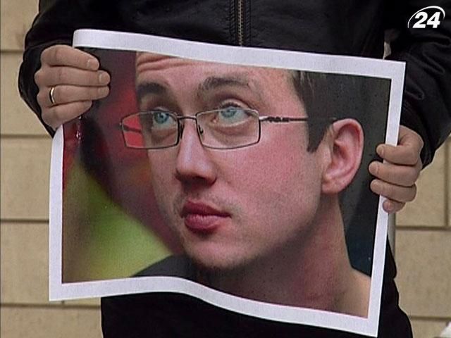 Під посольством Нідерландів у Києві влаштували пікет пам’яті Долматова Під посольством Нідерландів у Києві влаштували пікет пам’яті Долматова