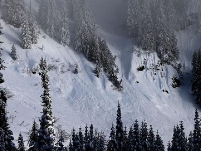 У Шотландії лавина забрала 4 життя У Шотландії лавина забрала 4 життя