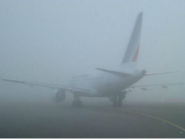 В Лондоне отменили каждый пятый рейс из-за сильного тумана и снега В Лондоне отменили каждый пятый рейс из-за сильного тумана и снега