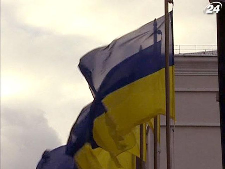 Підсумки тижня: Україна "покращиться" здешевленою гривнею і зростанням цін на ЖКП