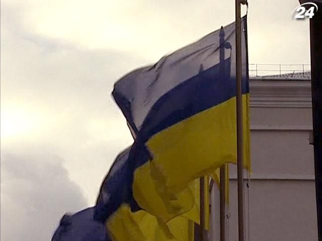 Підсумки тижня: Україна "покращиться" здешевленою гривнею і зростанням цін на ЖКП Підсумки тижня: Україна "покращиться" здешевленою гривнею і зростанням цін на ЖКП