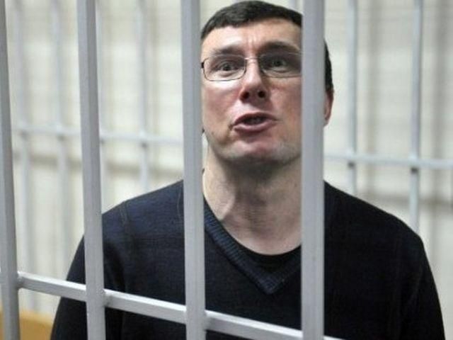 Луценко досрочно привезли в больницу Луценко досрочно привезли в больницу