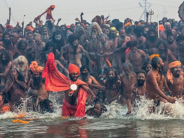 На религиозном фестивале Маха Кумбхамела в Индии ожидается 100 миллионов участников (Фото)