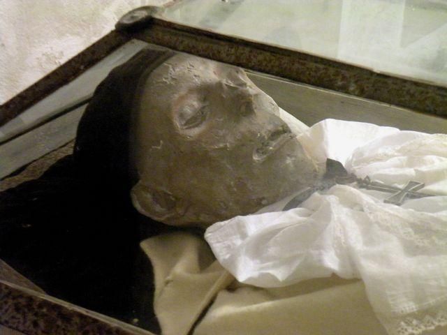 В московской квартире обнаружили "женщину-мумию"