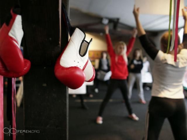 FEMENістки показали, як готуються до своїх акцій (Фото) FEMENістки показали, як готуються до своїх акцій (Фото)