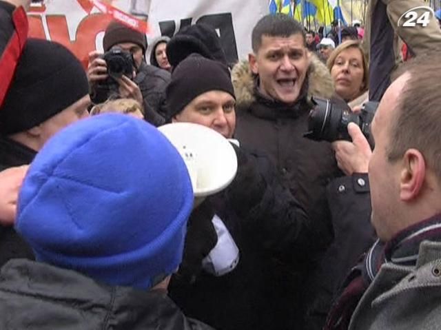 Учасники двох акцій протесту побилися за територію Учасники двох акцій протесту побилися за територію