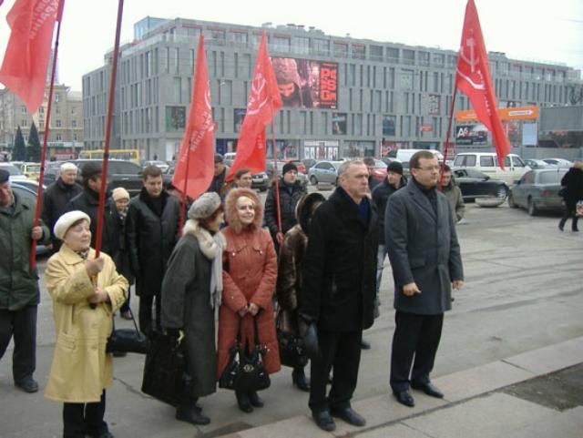 В КПУ хотят, чтобы чиновники равнялись на Ленина