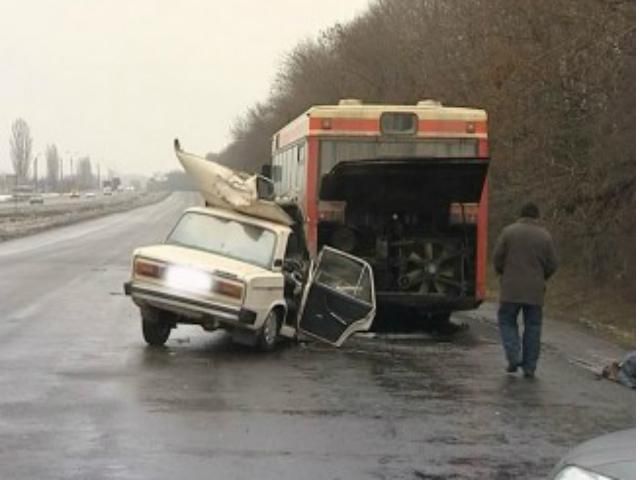 Возле Харькова в ДТП попали 4 легковушки и автобус (Фото) 