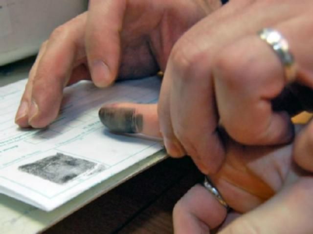 Германия будет снимать отпечатки пальцев для оформления визы