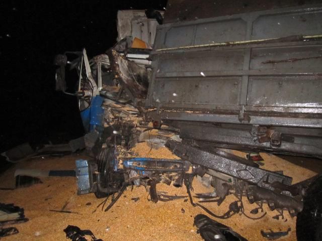 На Миколаївщині зіштовхнулися вантажівки: є жертви (Фото) На Миколаївщині зіштовхнулися вантажівки: є жертви (Фото)