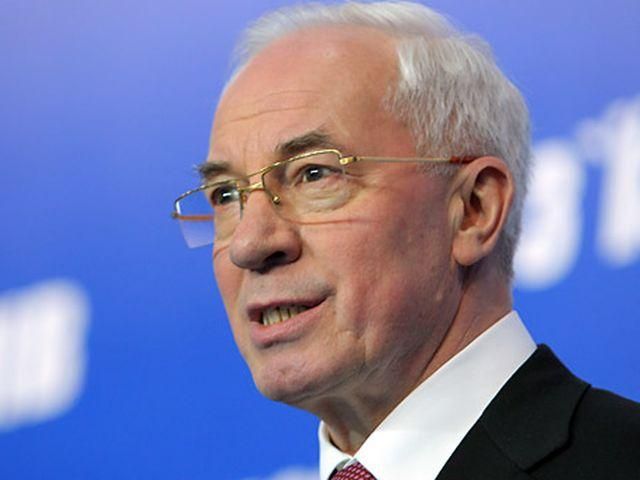 Азаров заборонив міністрам підвищувати тарифи на компослуги