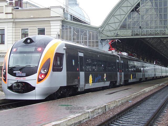 Hyundai зламався навіть не виїхавши з вокзалу Hyundai зламався навіть не виїхавши з вокзалу