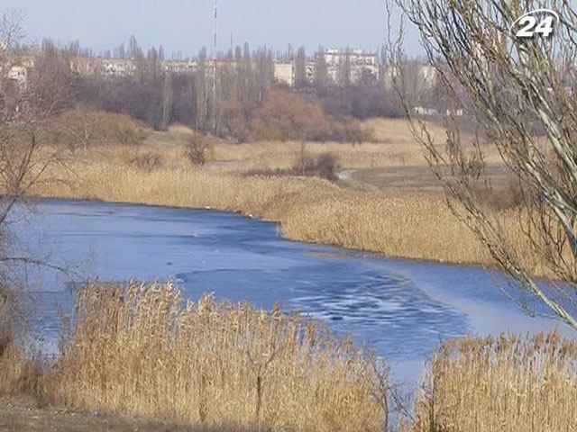 В Кривом Роге прохожий чуть не утонул, спасая рыбака