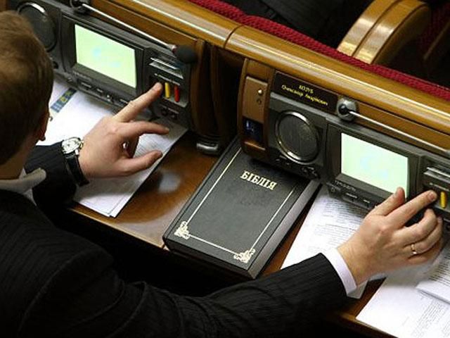 Почти 90% украинцев хотят, чтобы "кнопкодавов" лишали мандатов