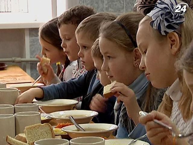 За питание детей в школах и детсадах в Донецкой области заплатят учителя