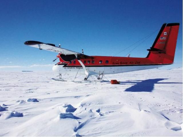 Над Антарктидою зник літак з трьома канадцями