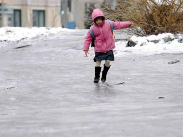 Жертви ожеледиці мають право вимагати компенсації від комунальників Жертви ожеледиці мають право вимагати компенсації від комунальників